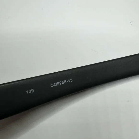 Oakley Men’s Sunglasses - Picture 5 of 7